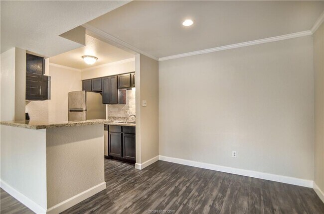 Foto del edificio - 904 University Oaks Blvd