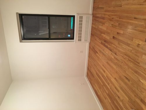 Foto del edificio - 301 E 75th St