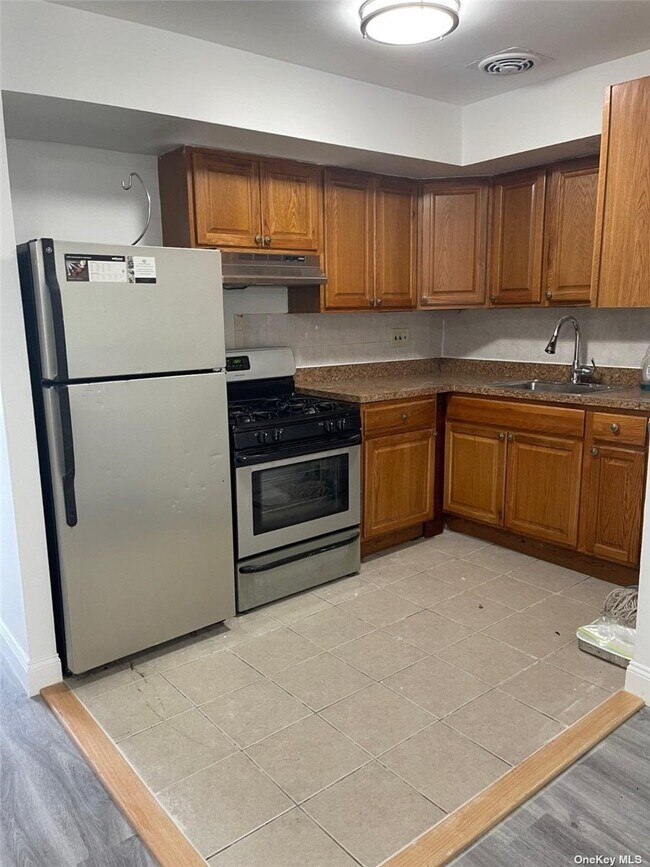 Building Photo - 1068 Pugsley Ave