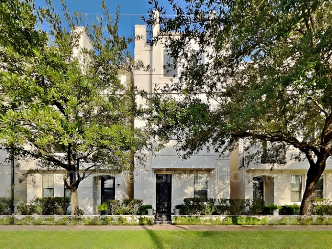 Foto del edificio - 635 Live Oak St