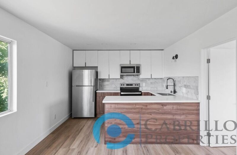 Foto principal - 207 E 1st St