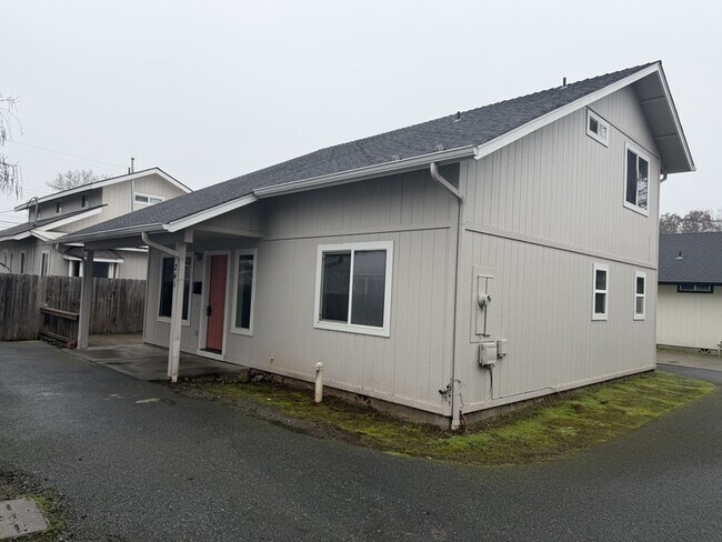 Foto del edificio - 241 NE School St