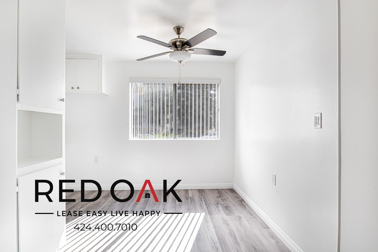 Foto principal - 12737 Moorpark St