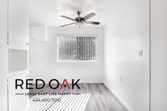 Building Photo - 12737 Moorpark St