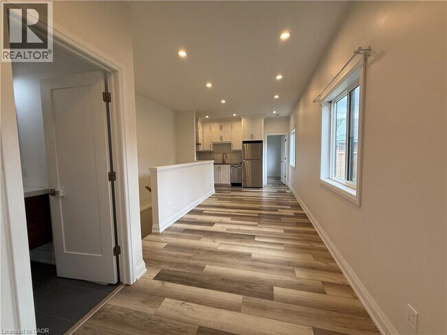 Photo du bâtiment - 261 Belmont Ave W