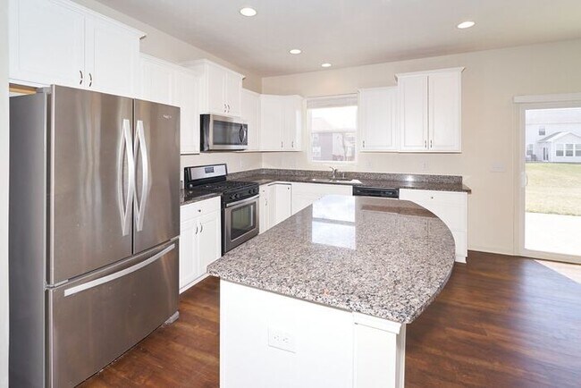 Building Photo - 4 Bedroom in Westfield