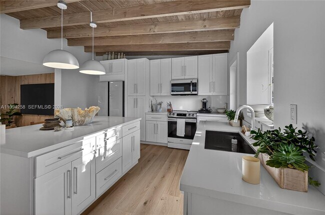 Foto del edificio - 3138 SW 15th St