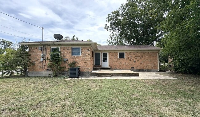 Building Photo - 605 E Robertson Ave
