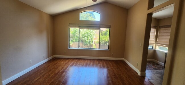 Building Photo - Wonderful 3 Bedroom 2.5 Bathroom Home in E...