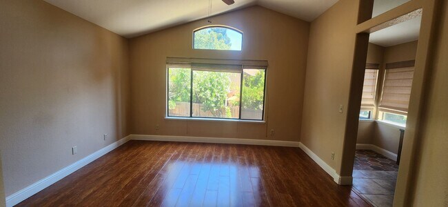 Foto del edificio - Wonderful 3 Bedroom 2.5 Bathroom Home in E...