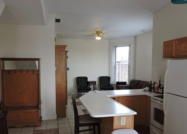 Building Photo - 127 Calhoun St