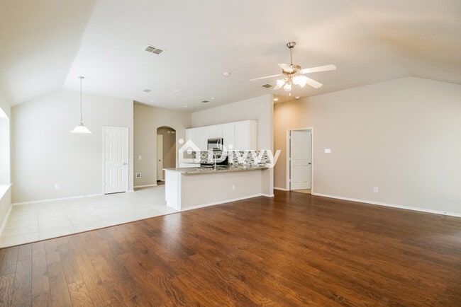 Building Photo - 3711 Redwood Cir