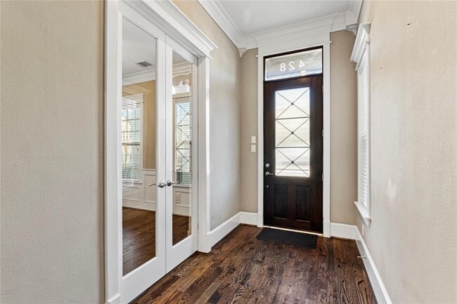 Building Photo - 428 W 26th St