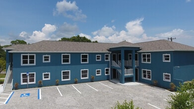 Building Photo - 2086 Arlington St