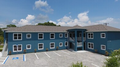 Building Photo - 2086 Arlington St