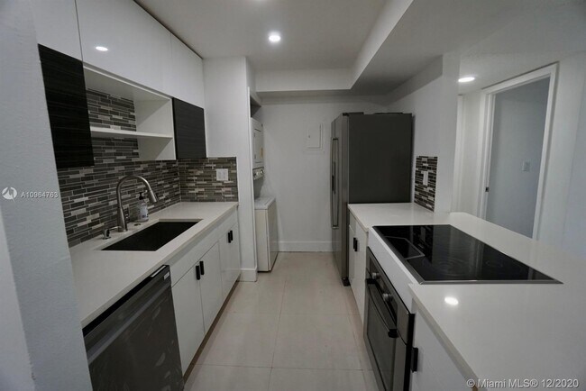 Foto del edificio - 220 Lakeview Dr