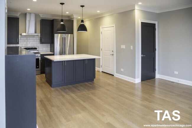 Foto del edificio - 2319 N Southport Ave