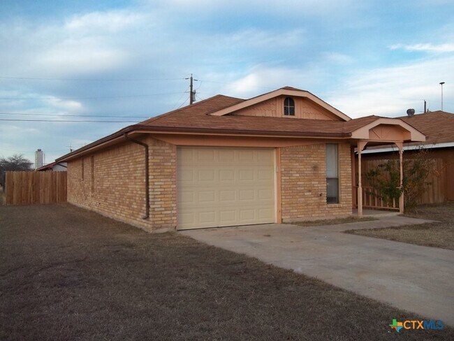 Building Photo - 2001 Carousel Dr