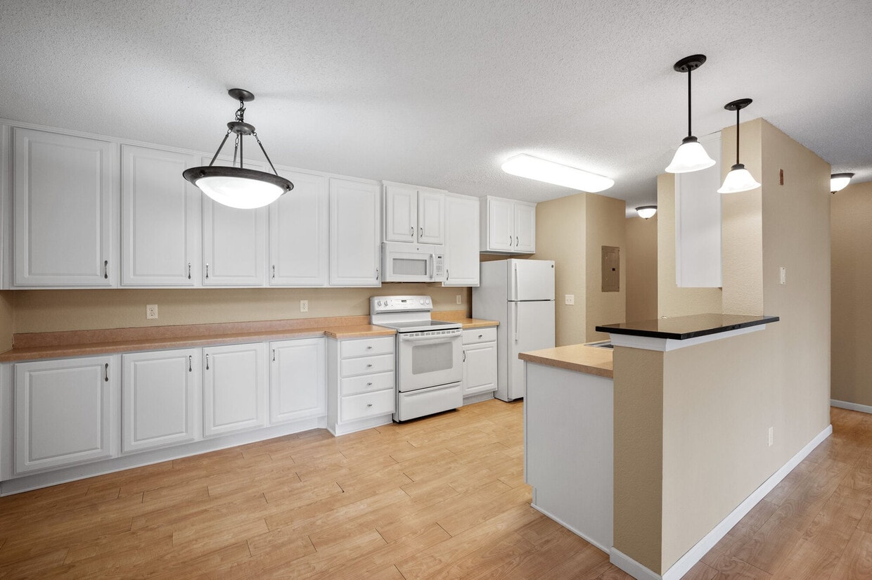 Primary Photo - Sterling Ponds Apartments