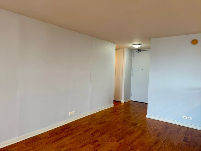Foto del edificio - 655 W Irving Park Rd