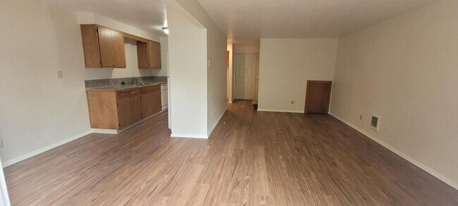 Building Photo - 1432 Salishan St SE