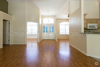 Building Photo - 1215 Brentwood Dr