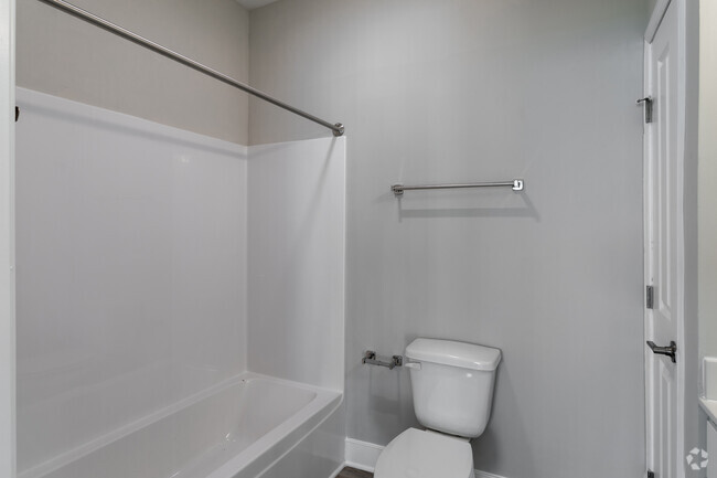 1 BR, 1 BA - 953SF - Bathroom - Windward on The River