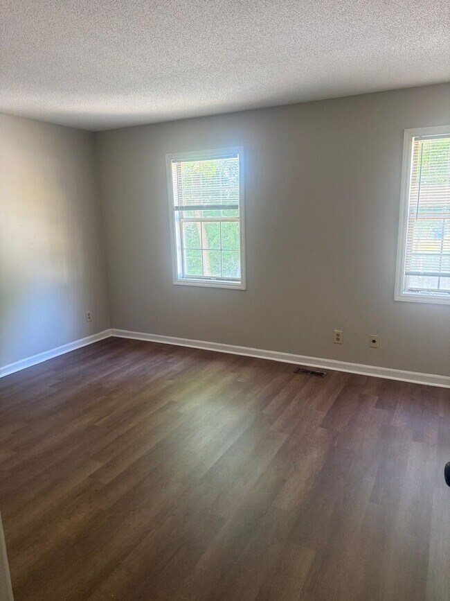 Building Photo - Walden Oaks