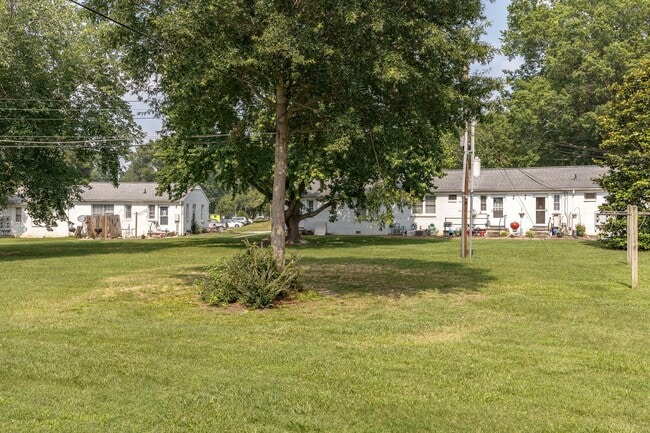Building Photo - Historic Apartment located a short drive from Elon!