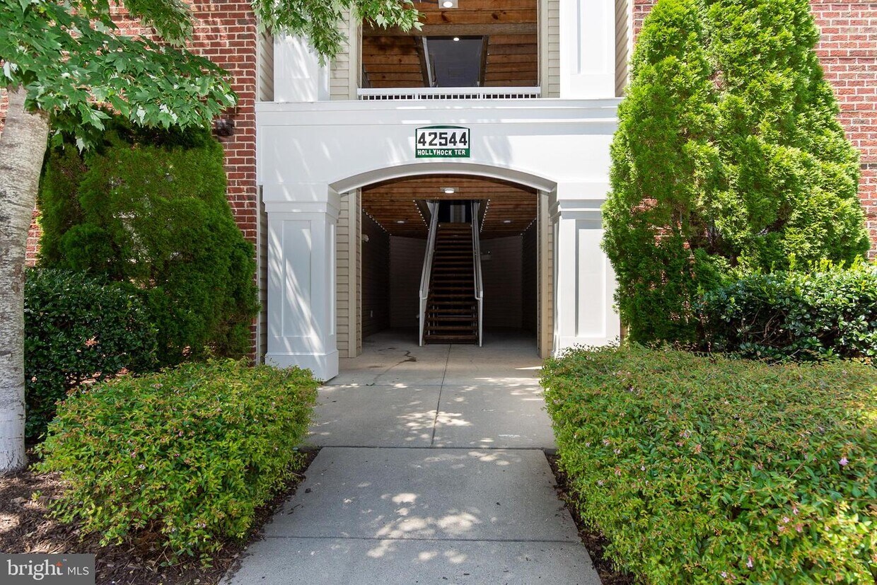 42544 Hollyhock Terrace Unit 103, Ashburn, VA 20148 Room for Rent in