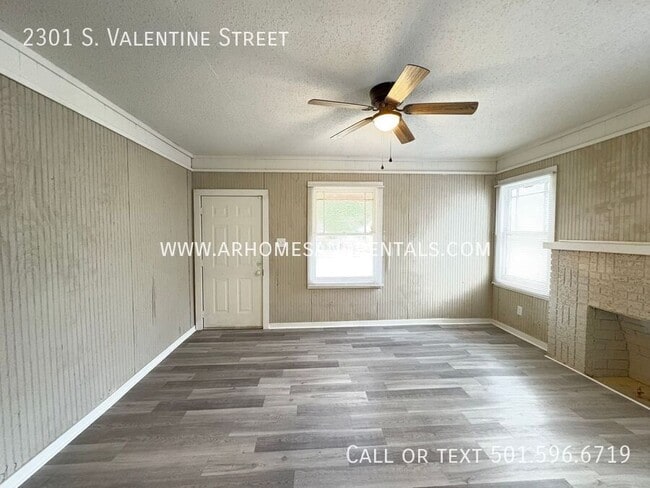 Building Photo - 2301 S Valentine St