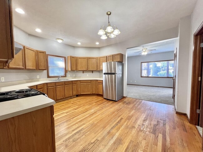 Building Photo - 167 S Jackson St