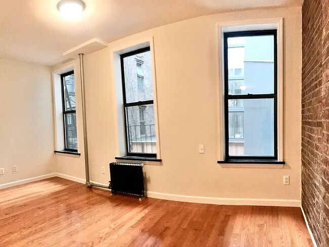 Foto del edificio - 54 E 4th St