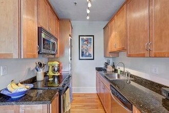 Building Photo - 61 Park Dr
