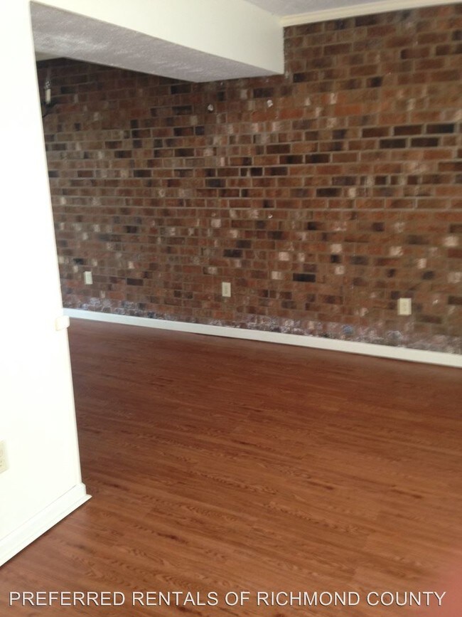 Building Photo - 124 N Stewart St