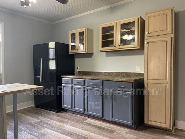 Foto del edificio - 5016 Strawberry Plains Pike