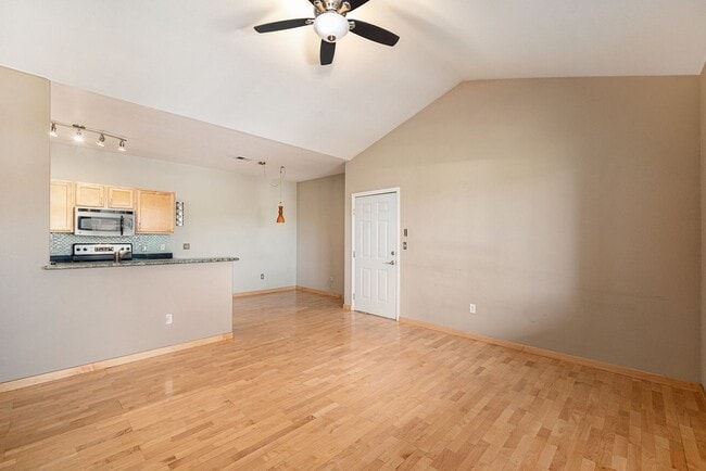 Building Photo - 3-Bedroom Condo Available Immediately