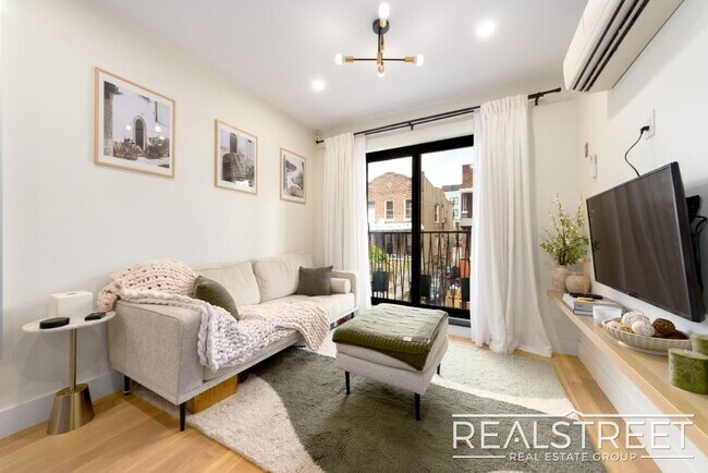 Foto del edificio - Brand New 2 bed with in unit WD Shared Roof and more!