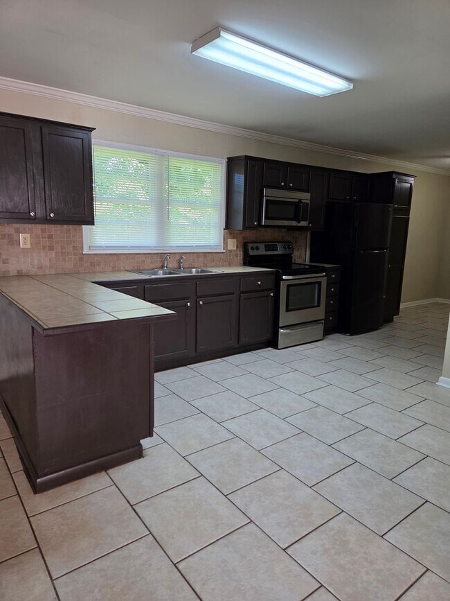 Foto del edificio - Lovely 3 Bedroom Home with Large Fenced in...