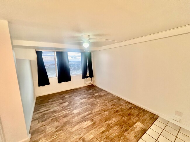 Building Photo - Five Regents/1 BD/1 BA/1 PK