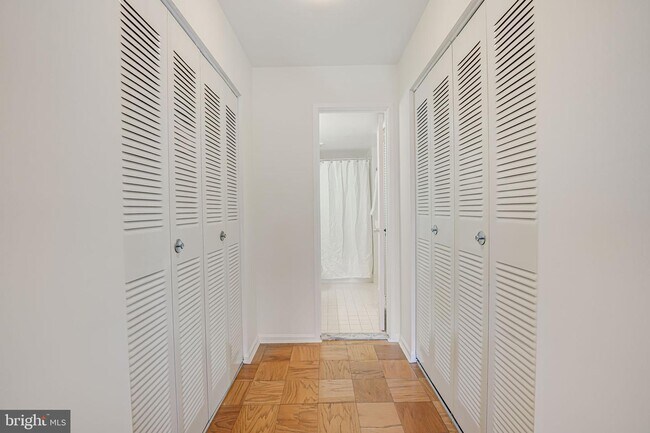 Foto del edificio - 7800 Dassett Ct