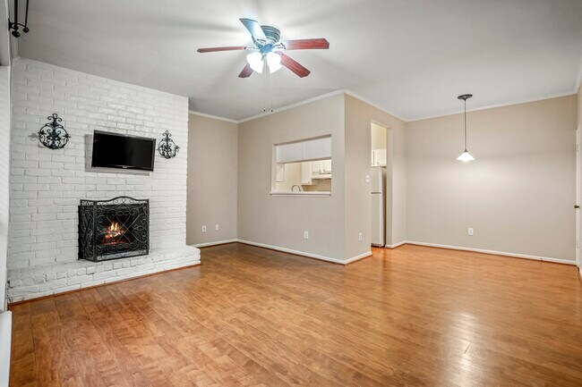 Foto del edificio - 2001 Bering Dr