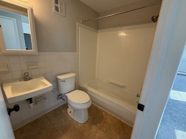 Building Photo - 1 Bed / 1 Bath in Lansdale - Walk to Regional Rail