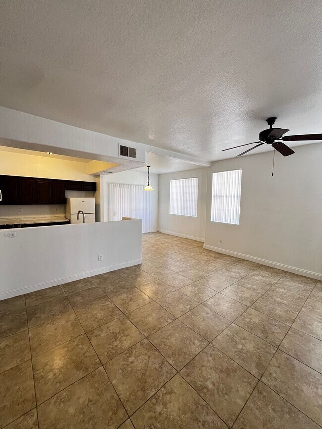 Foto del edificio - Great 3 bedroom condo Summerlin Pkwy/Buffalo 1700/mo