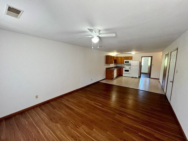 Building Photo - 127-127 Weise Pkwy