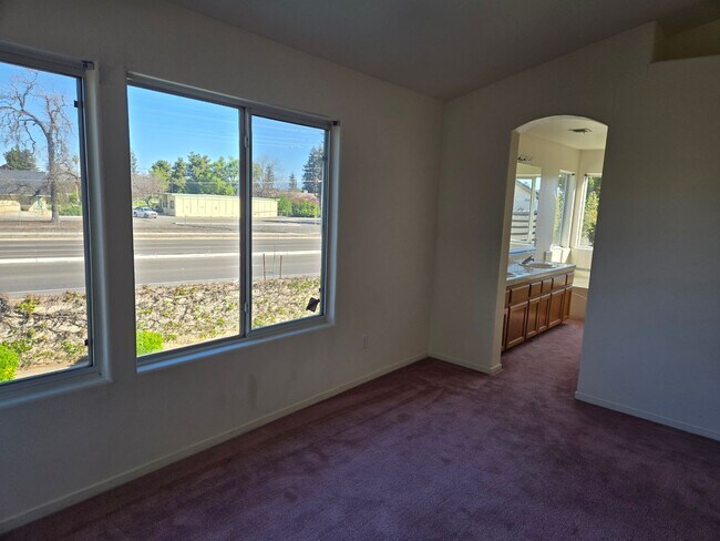 Foto del edificio - Available Now – 3 Bed, 3 Bath Home with Pool | $2,400/mo