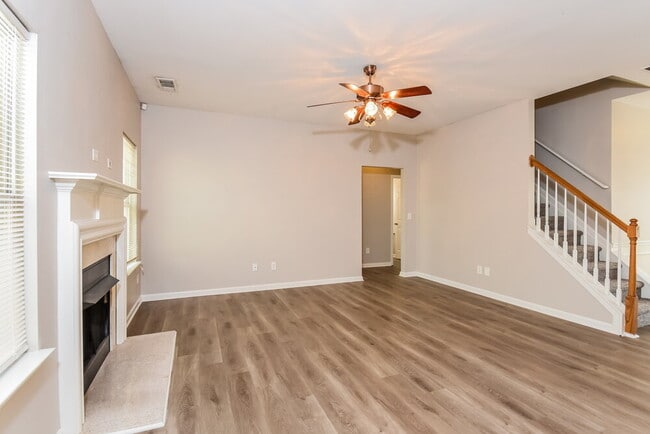 Building Photo - 250 Alamosa Path SW