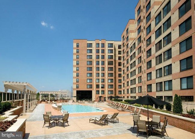 Foto del edificio - 2451 Midtown Ave