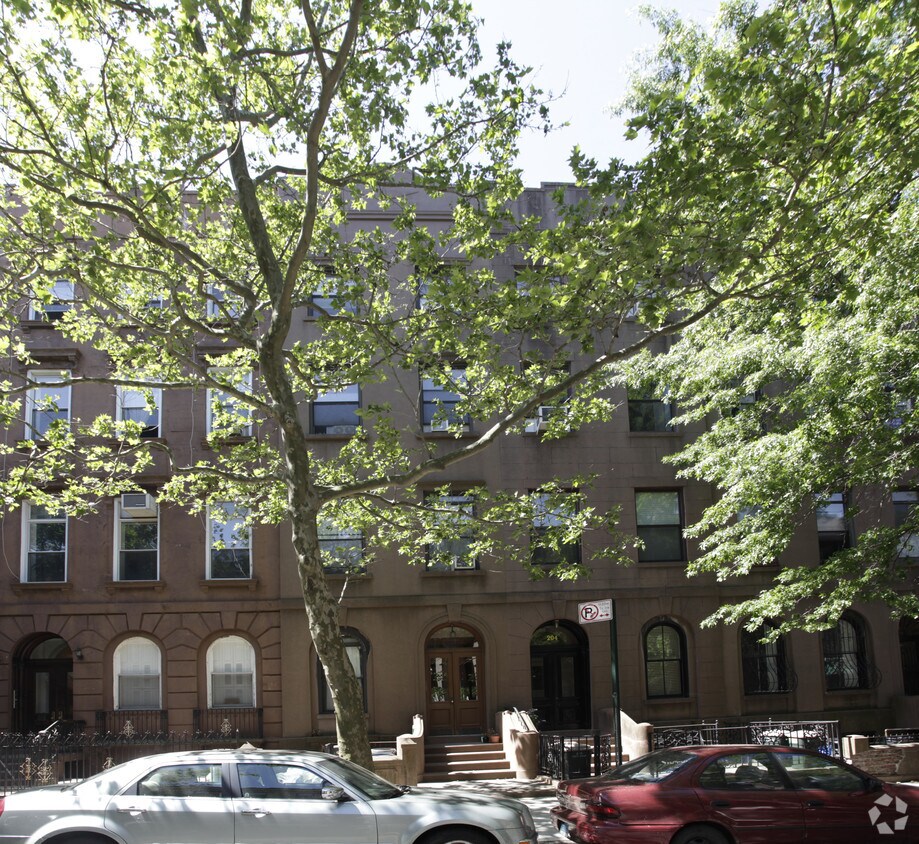 Building Photo - 106 President St