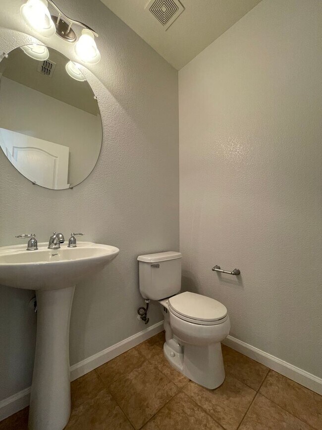Building Photo - Nice Two Story Home in Folsom Available Fo...